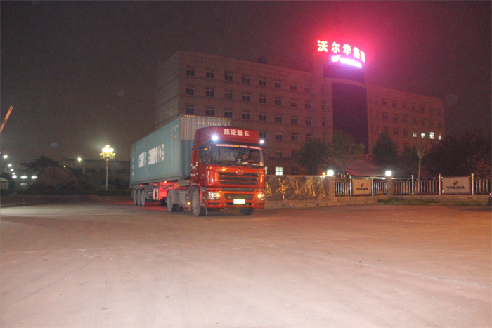 沃爾華集團(tuán)2兩臺(tái)挖掘機(jī)順利出口馬來(lái)西亞