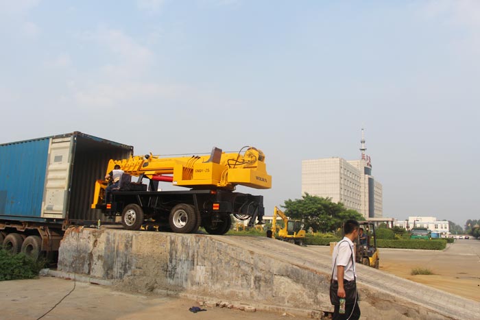 沃爾華集團(tuán)挖掘機(jī)、起重機(jī)出口哥斯達(dá)黎加
