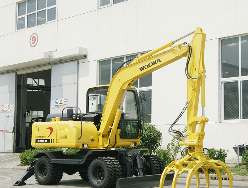 DLS880-9AG 8噸輪式蔗木裝卸機(jī)實物圖